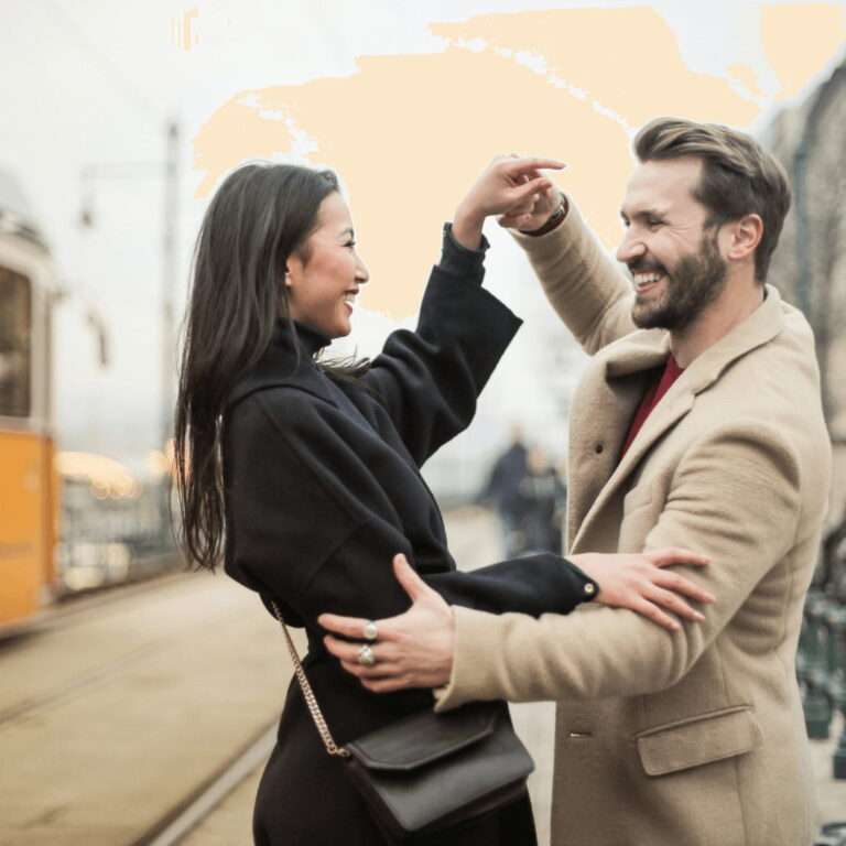 Pareja bailando y disfrutando de su relación